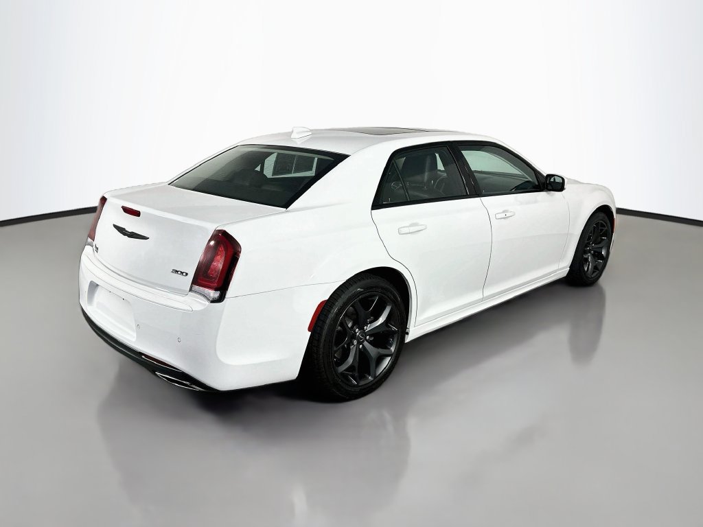 Used 2023 Chrysler 300 Touring L w/ Popular Equipment Group RWD image 7