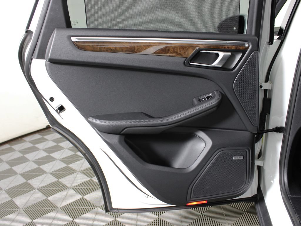 Certified 2021 Porsche Macan AWD/4WD image 35