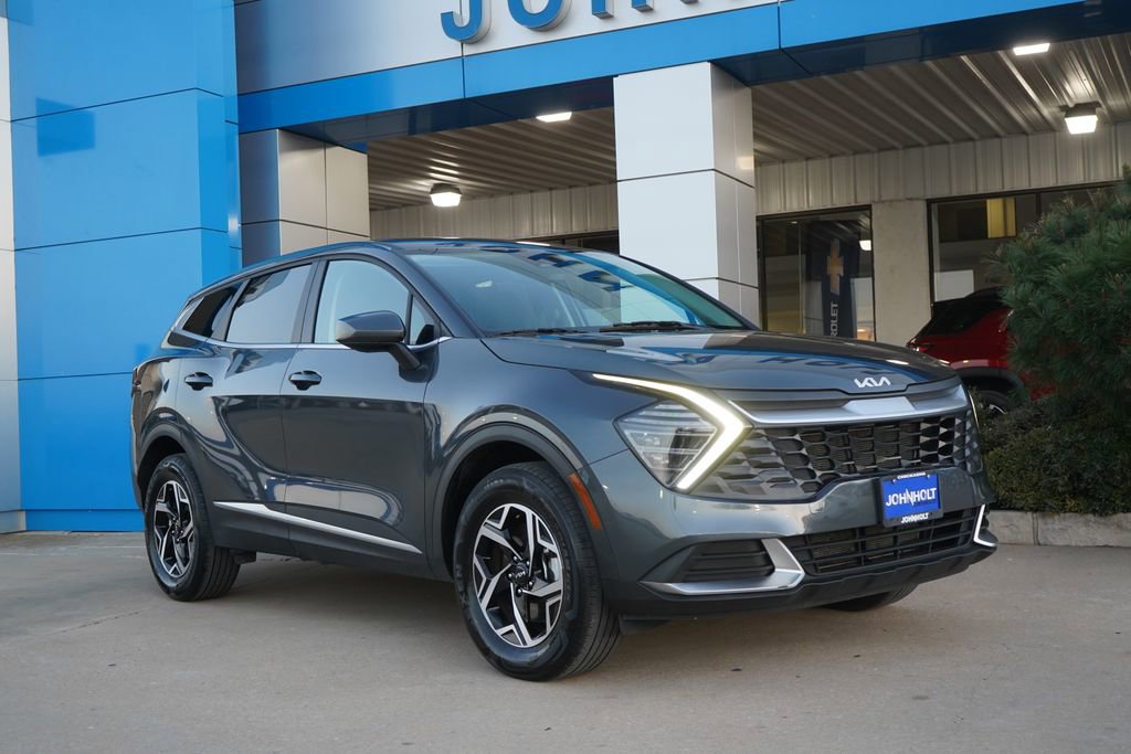 Used 2024 Kia Sportage LX image 2
