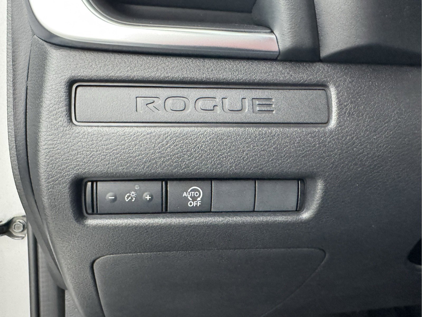 Used 2024 Nissan Rogue S AWD/4WD image 40