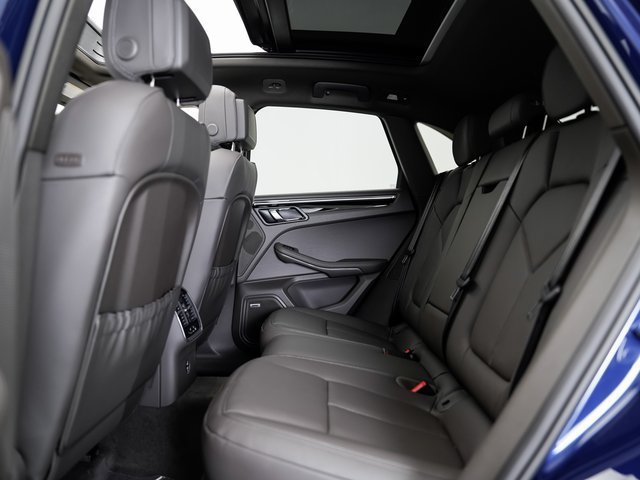 Certified 2025 Porsche Macan AWD/4WD image 25