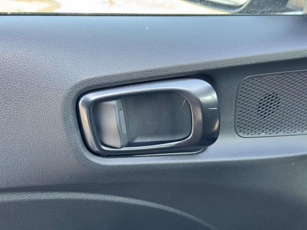 Certified 2024 Hyundai Venue Limited image 16