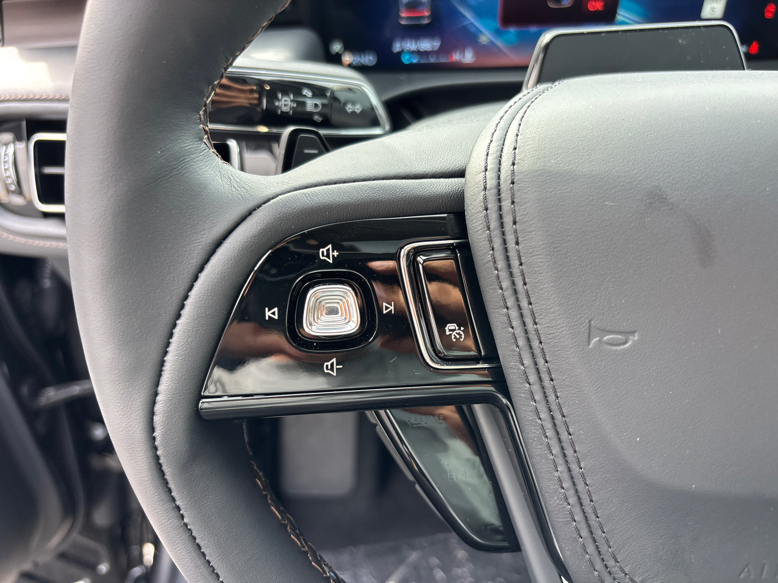 New 2026 Lincoln Aviator Reserve AWD/4WD image 17