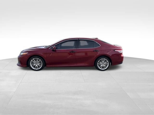 Used 2020 Toyota Camry XLE image 2