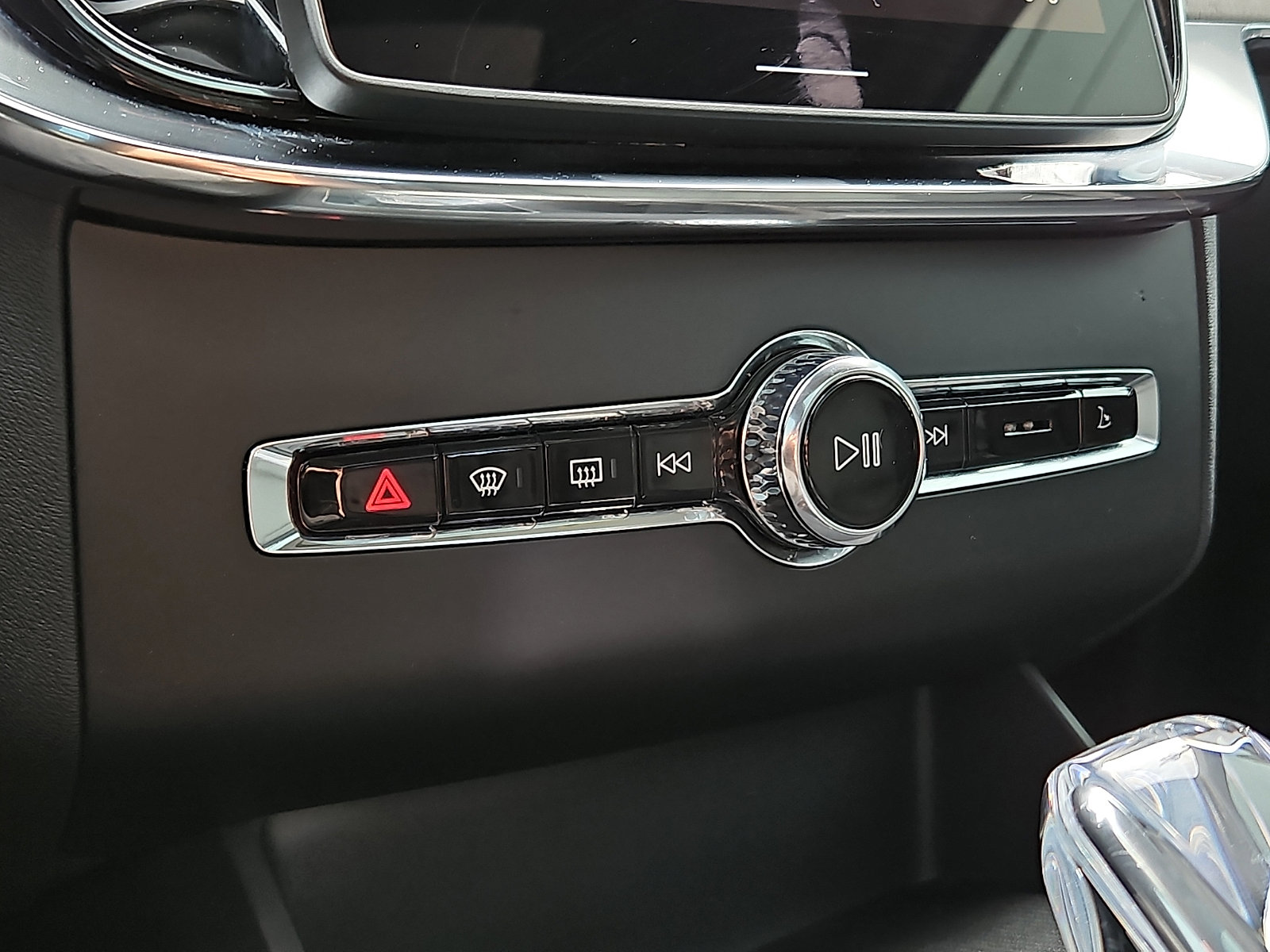 Certified 2025 Volvo XC90 T8 Ultra w/ Protection Package Premier image 16