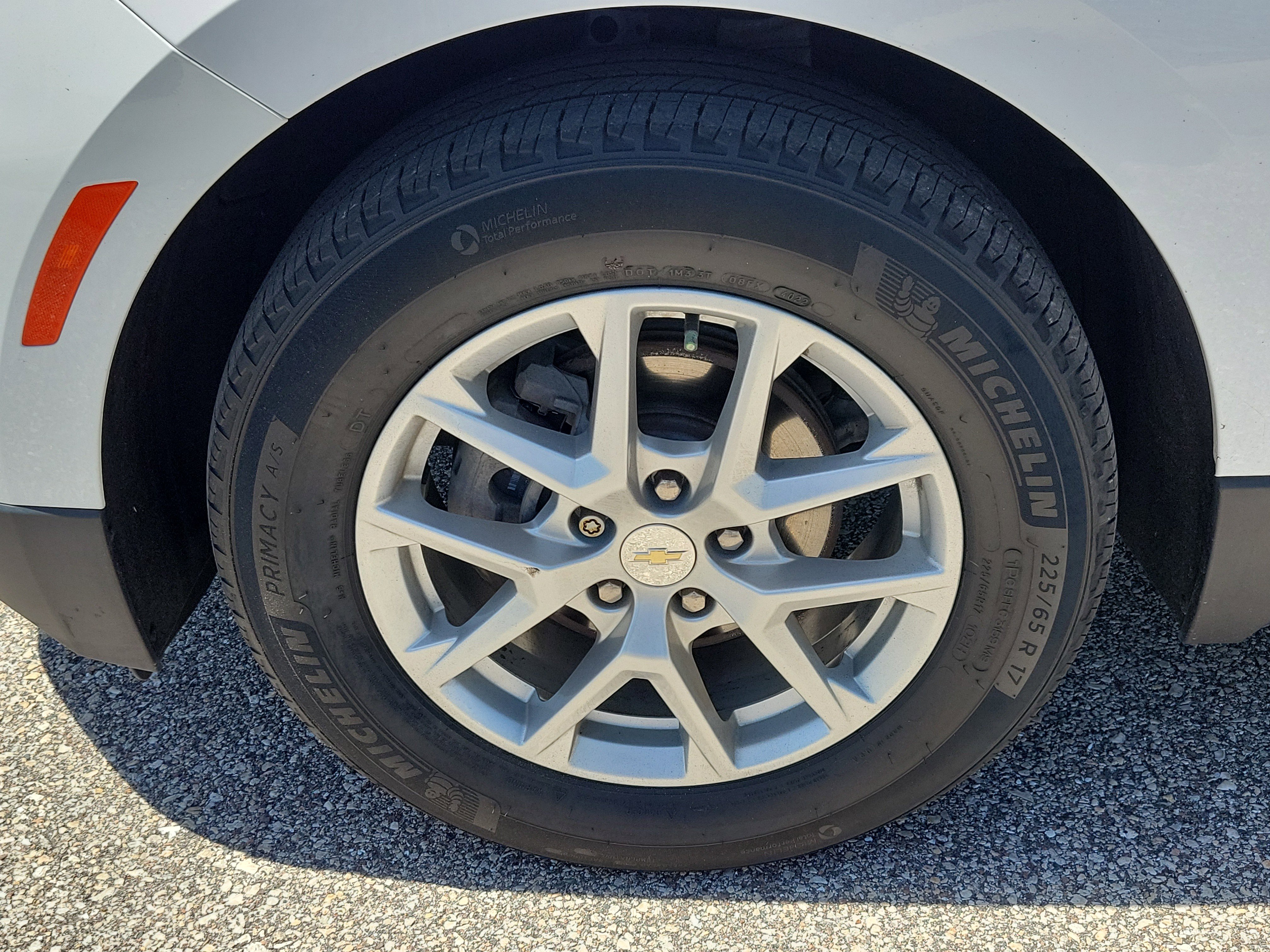 Used 2023 Chevrolet Equinox LS w/ LS Convenience Package image 8