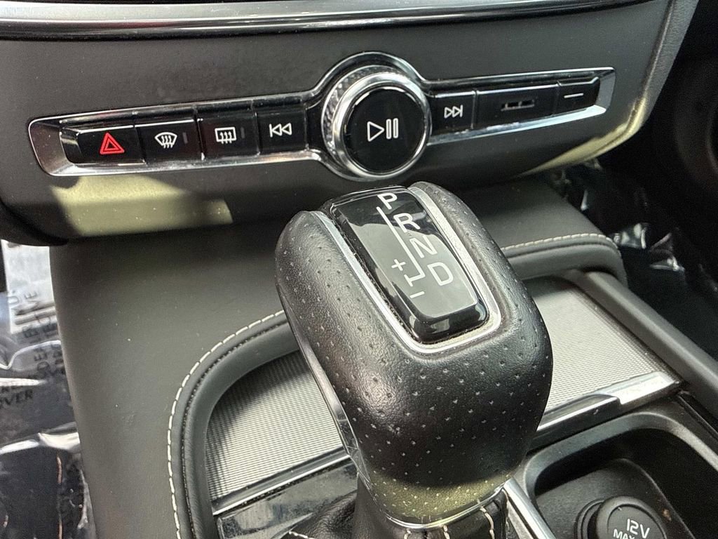 Used 2018 Volvo V90 T5 R-Design image 36