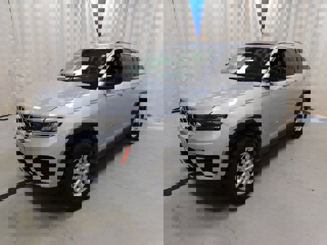 Used 2022 Jeep Grand Cherokee Laredo image 16