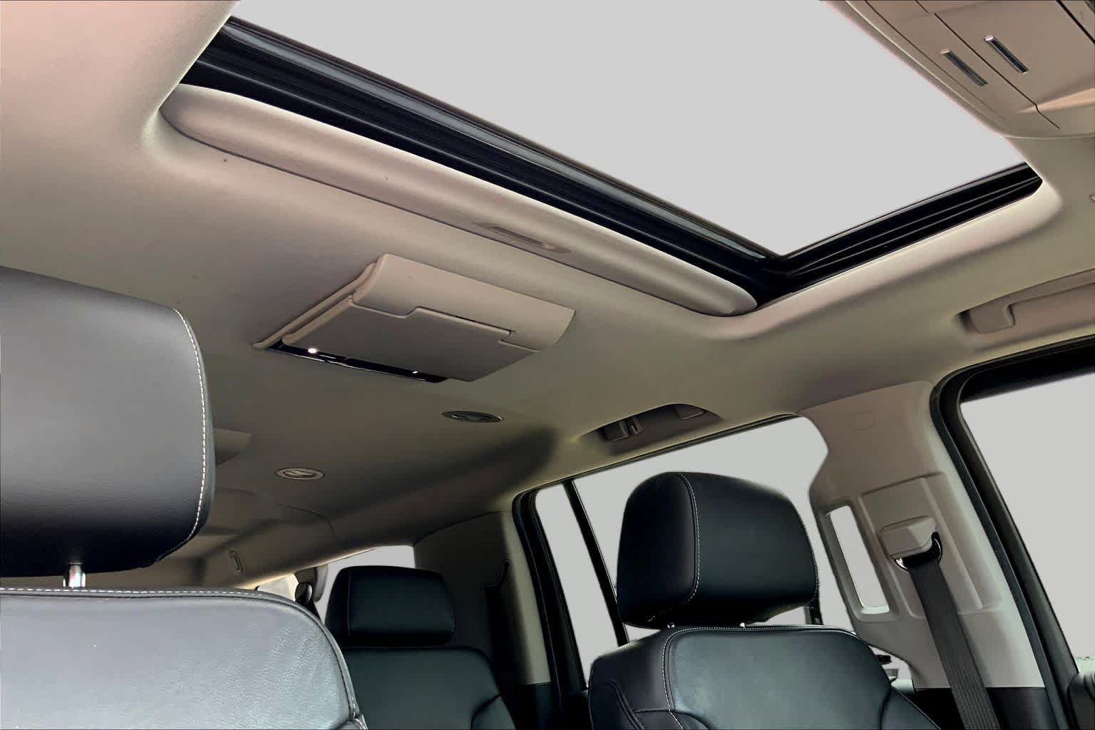 Used 2020 Chevrolet Suburban LT AWD/4WD image 14