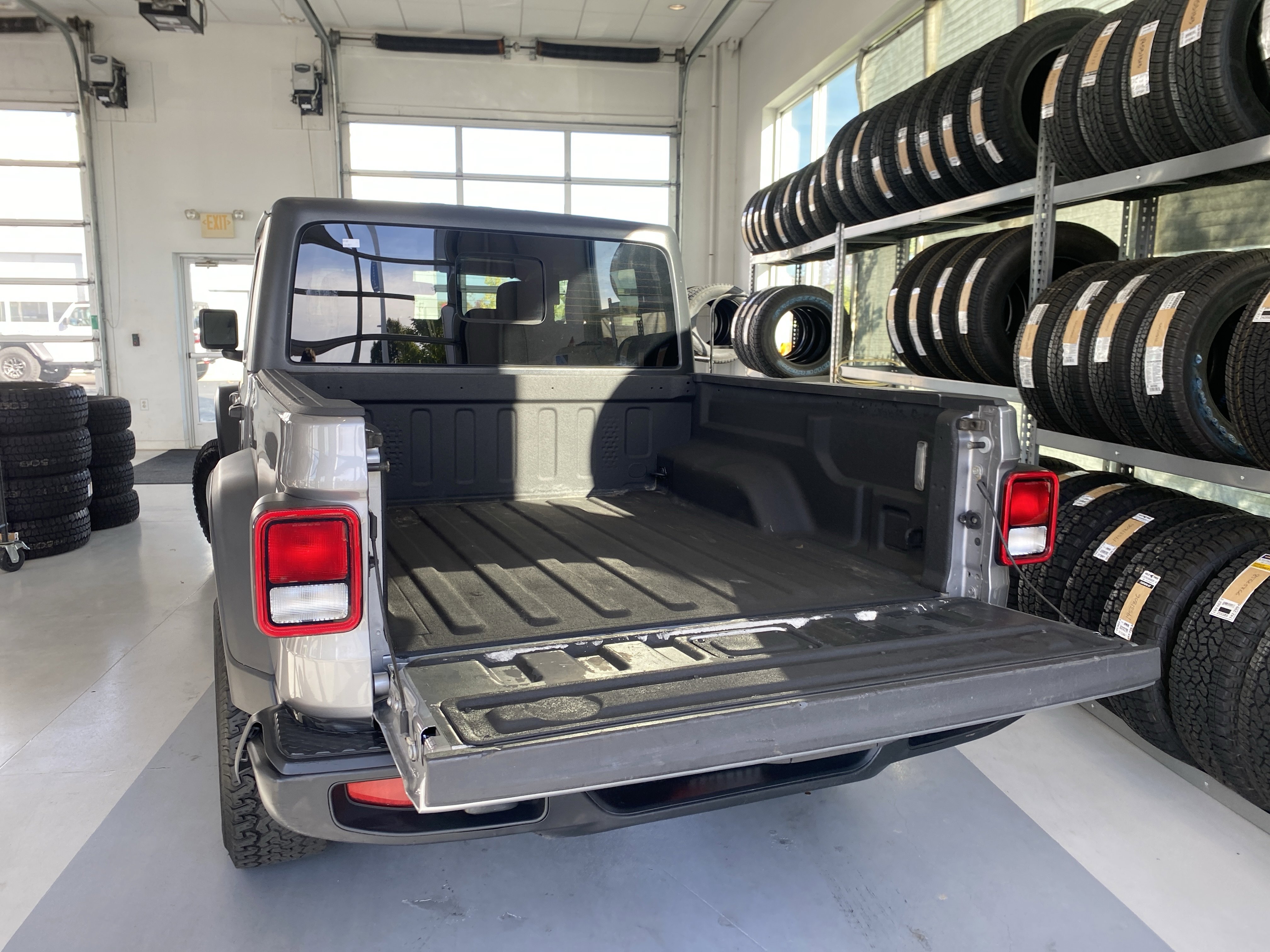 Used 2020 Jeep Gladiator Sport w/ Quick Order Package 24S image 7