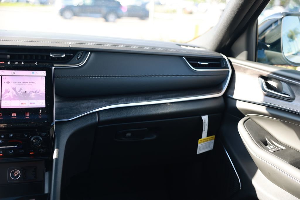 New 2025 Jeep Grand Cherokee L Overland w/ Rear Seat Video Group I image 24