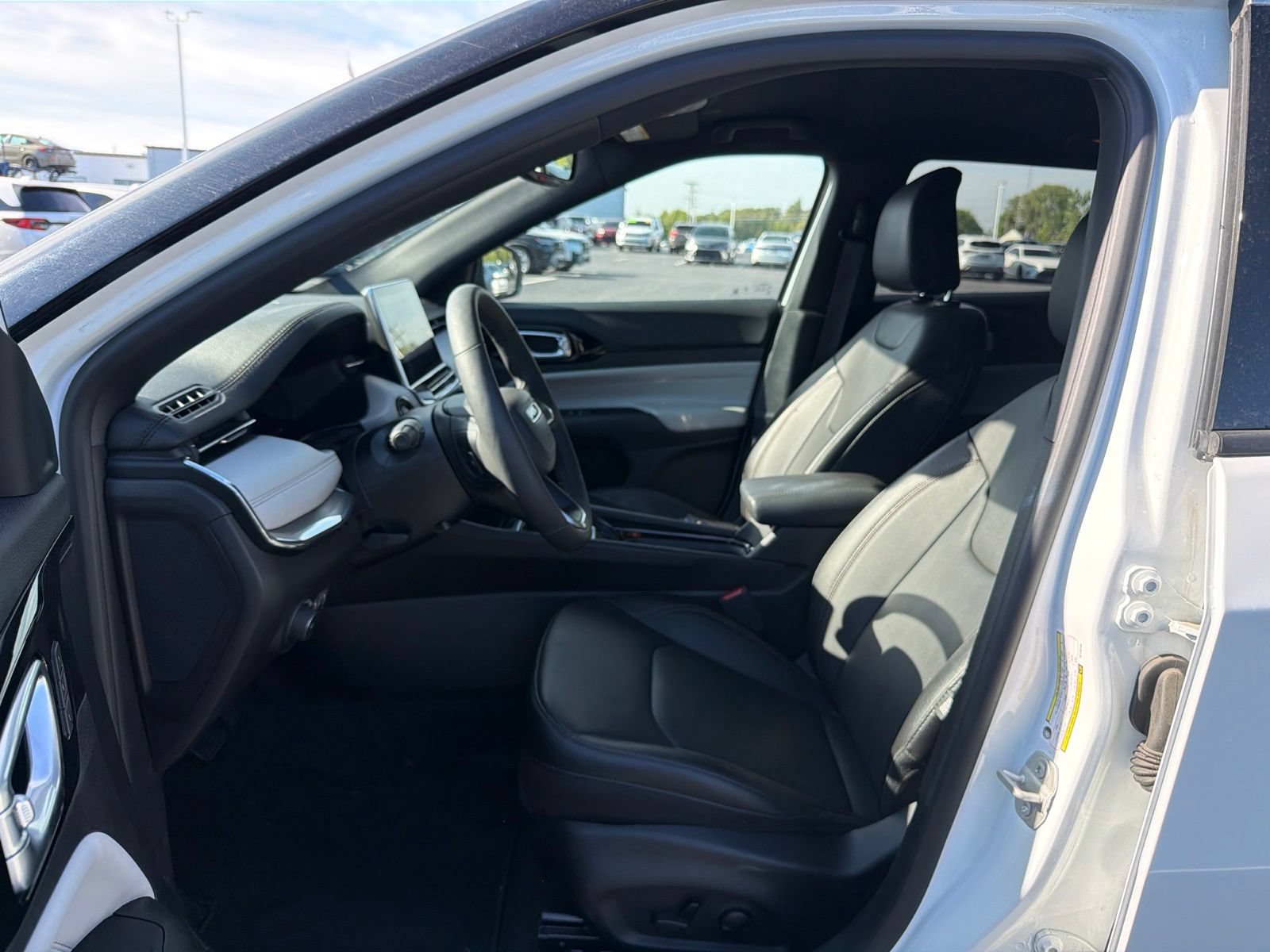Used 2024 Jeep Compass Limited w/ Elite Group AWD/4WD image 10