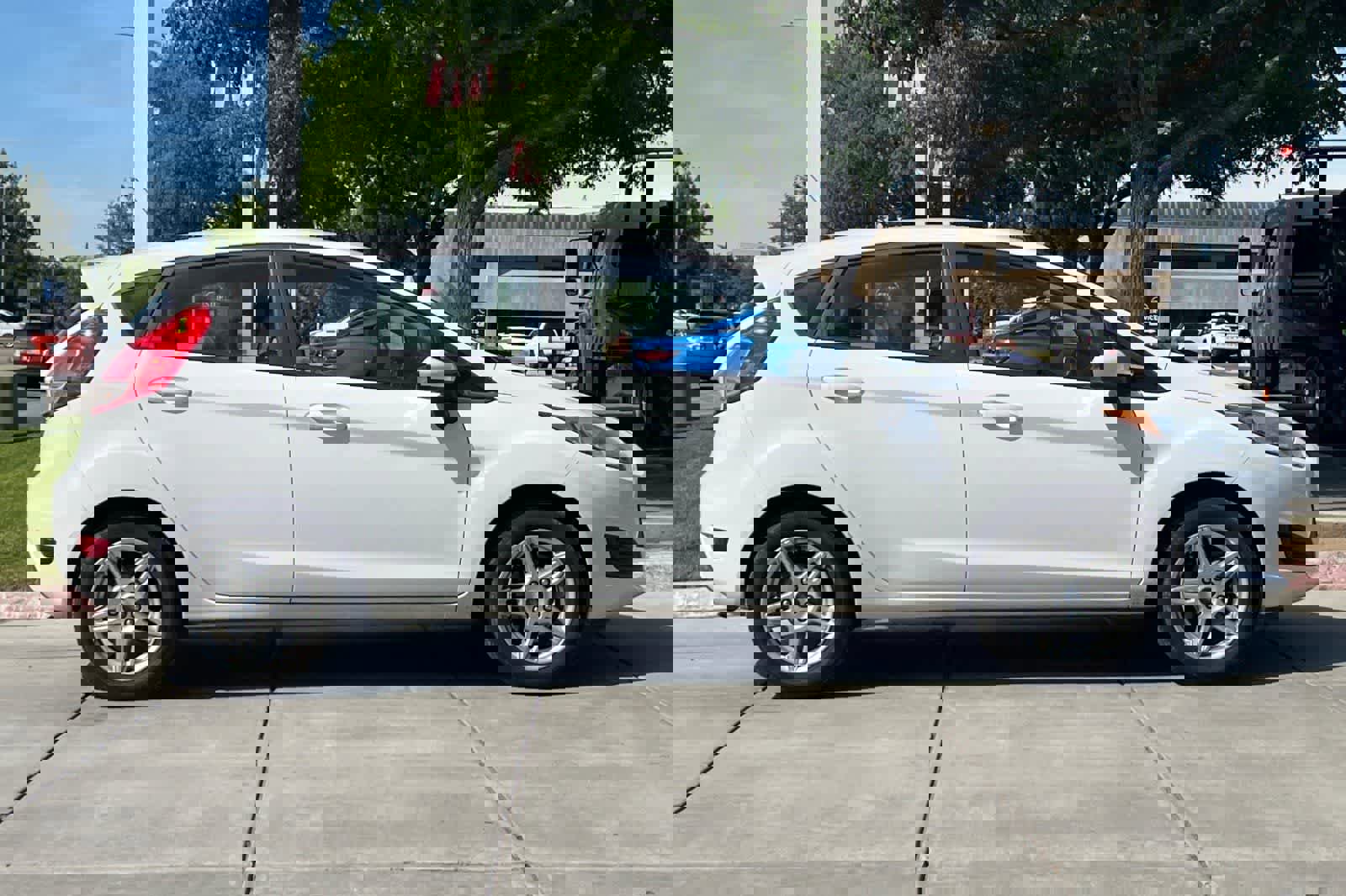 Used 2019 Ford Fiesta SE image 9