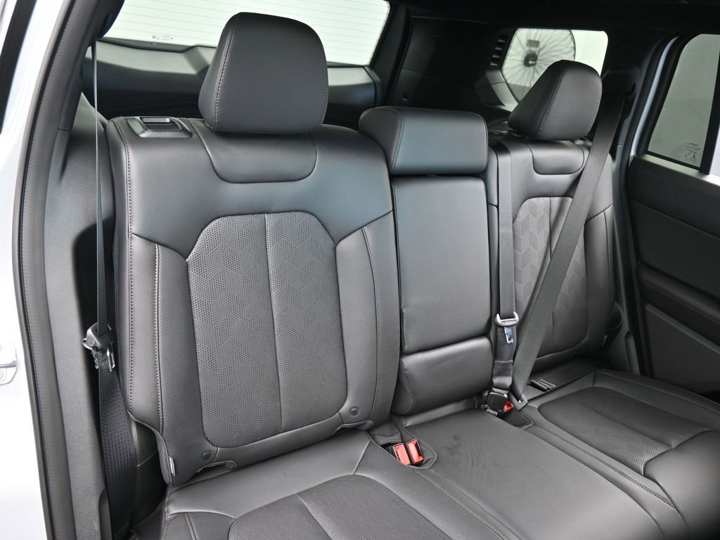 New 2026 Jeep Cherokee Overland image 40