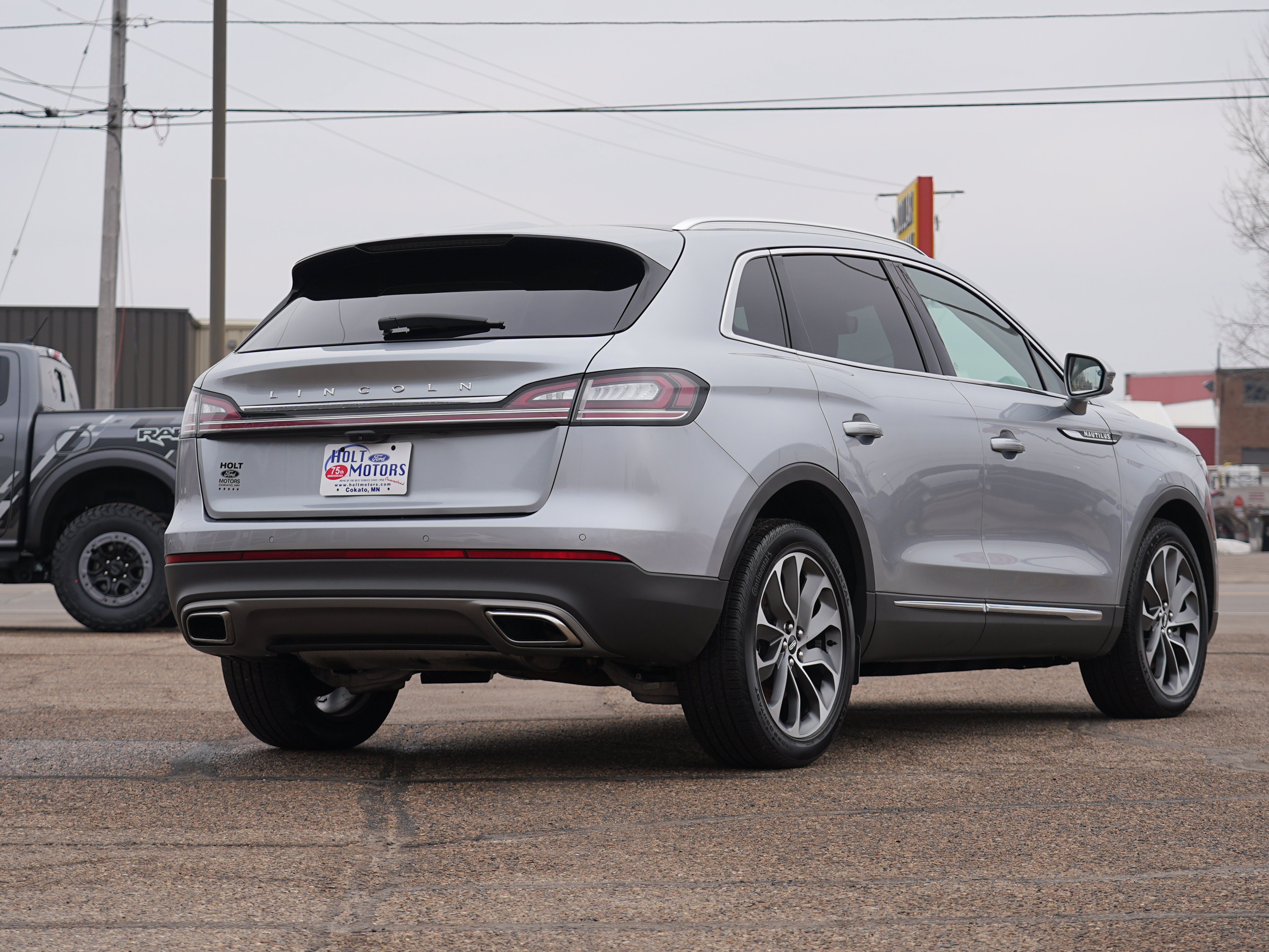 Used 2022 Lincoln Nautilus Reserve AWD/4WD image 3