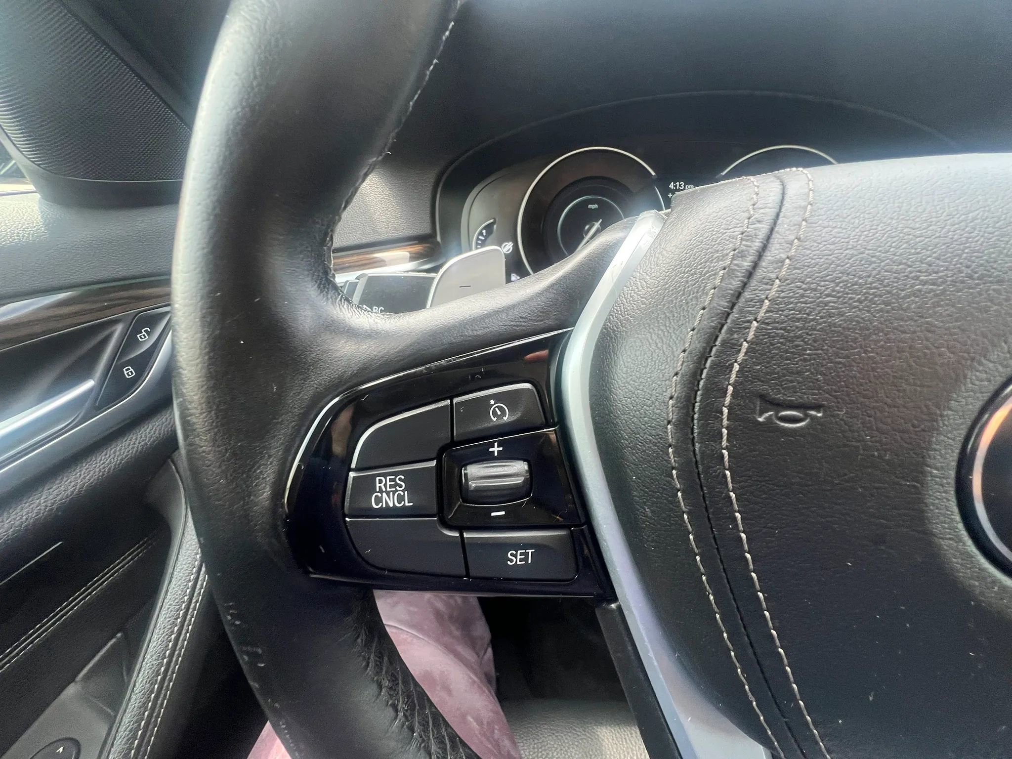 Used 2019 BMW 530e xDrive w/ Convenience Package image 18