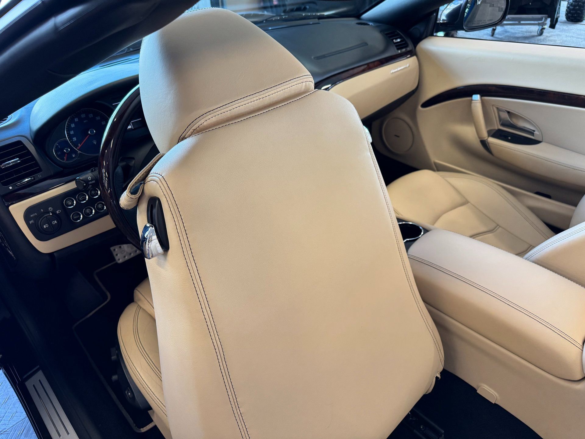 Used 2014 Maserati GranTurismo Convertible image 35