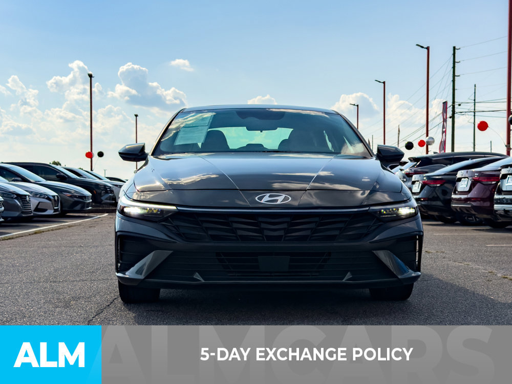 Used 2025 Hyundai Elantra SEL FWD image 3