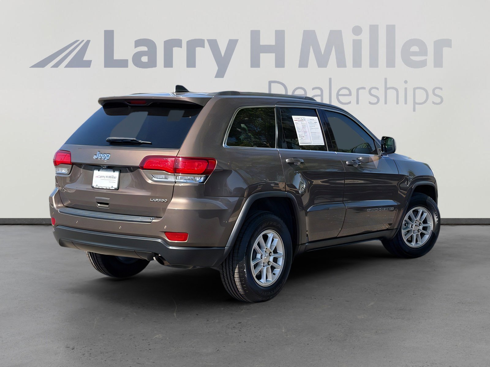 Used 2020 Jeep Grand Cherokee Laredo image 6