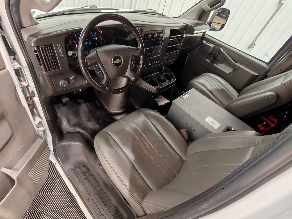 Used 2022 Chevrolet Express 2500 w/ Driver Convenience Package RWD image 4