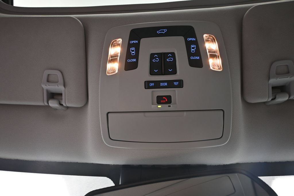 Used 2022 Toyota Sienna XLE AWD/4WD image 31