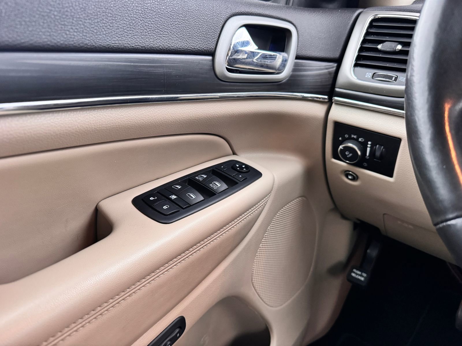 Used 2021 Jeep Grand Cherokee Limited w/ Luxury Group II image 13