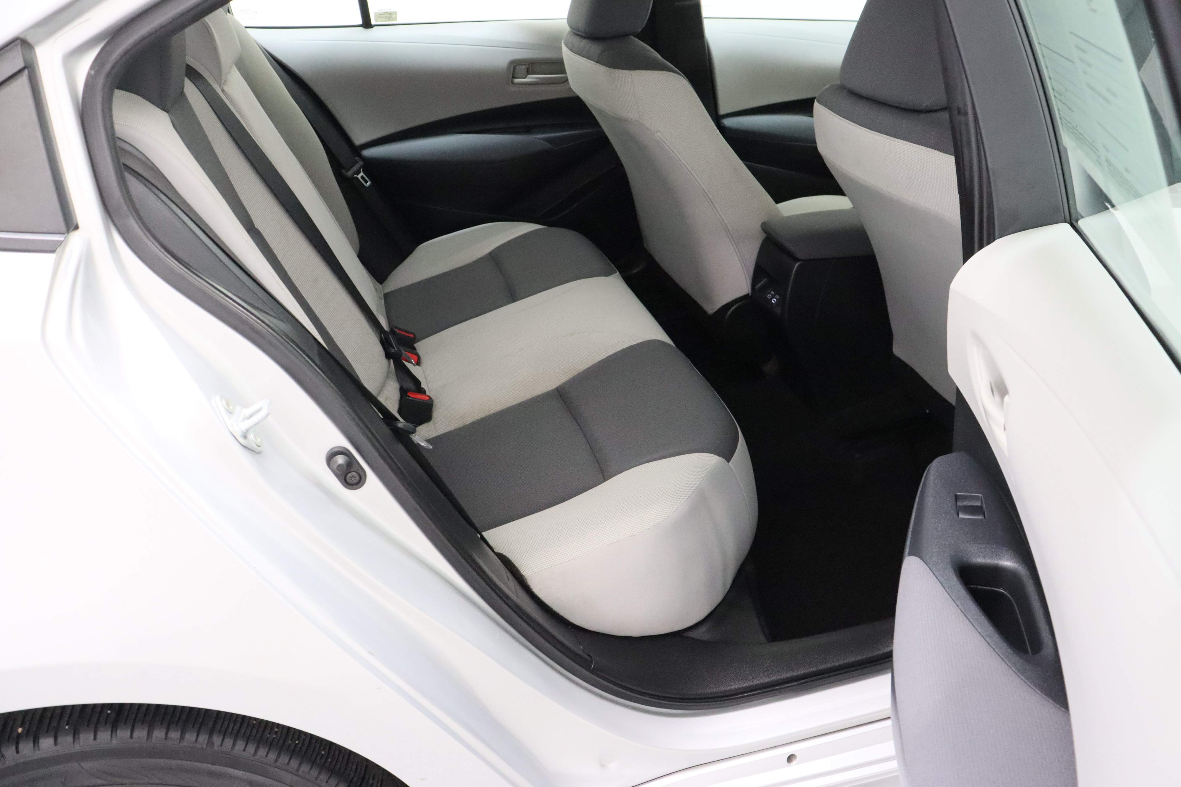 Used 2024 Toyota Corolla LE FWD image 30