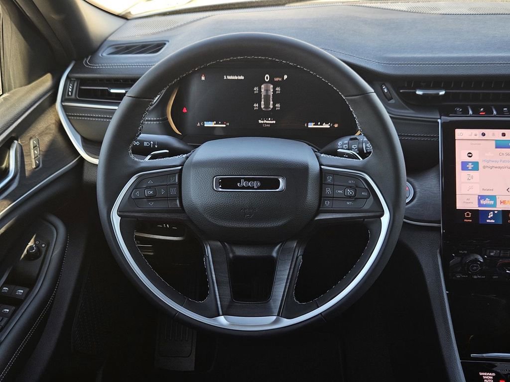 New 2025 Jeep Grand Cherokee Limited w/ Black Appearance Package image 13