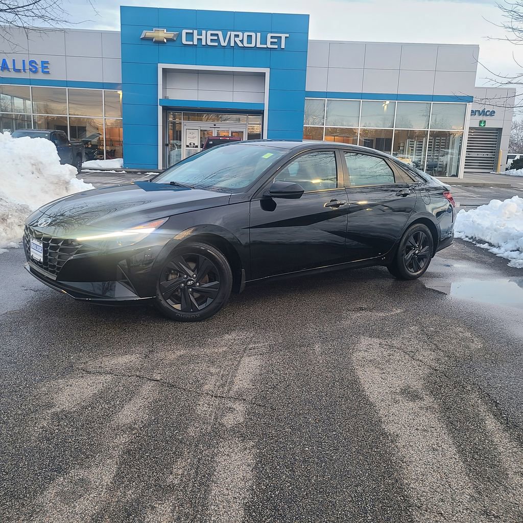 Used 2023 Hyundai Elantra SEL image 2