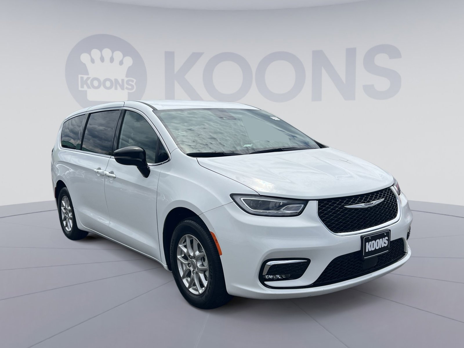 Used 2025 Chrysler Pacifica Select FWD image 18