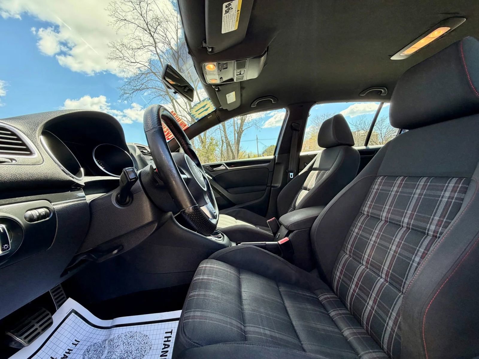 Used 2011 Volkswagen Golf 4-Door FWD image 10