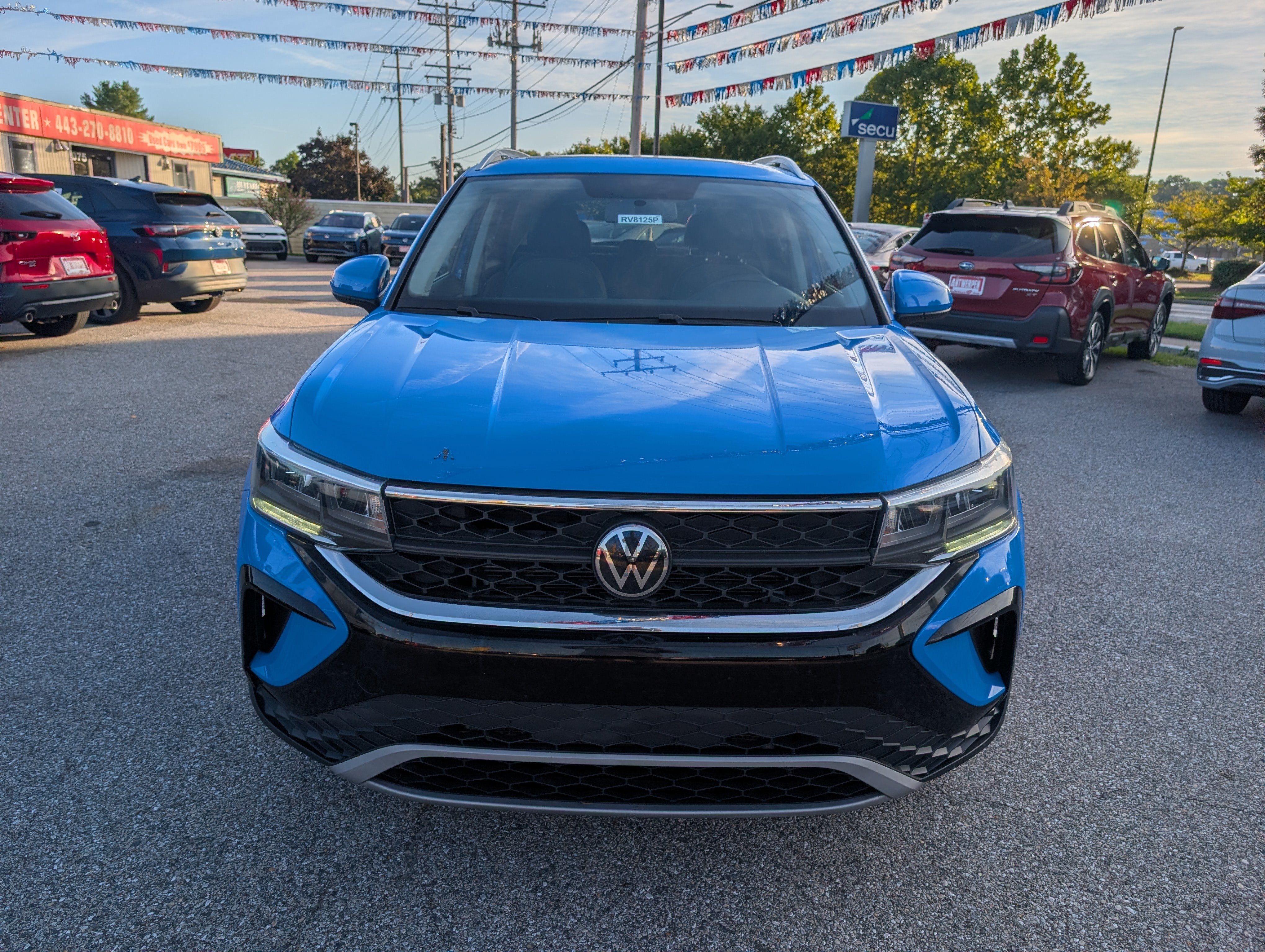 Used 2022 Volkswagen Taos SE w/ Panoramic Sunroof Package FWD image 8