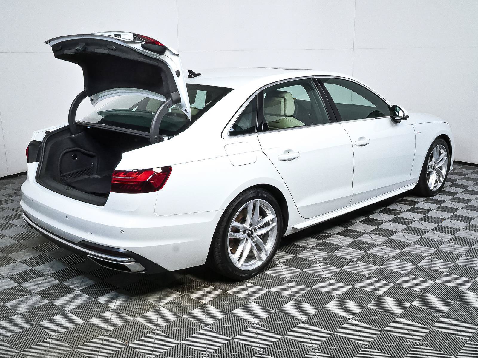 Used 2023 Audi A4 2.0T Premium Plus w/ Premium Plus Package AWD/4WD image 28