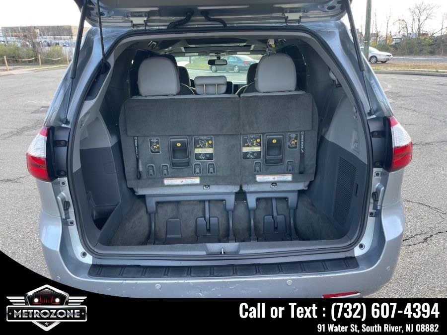 Used 2016 Toyota Sienna AWD image 12