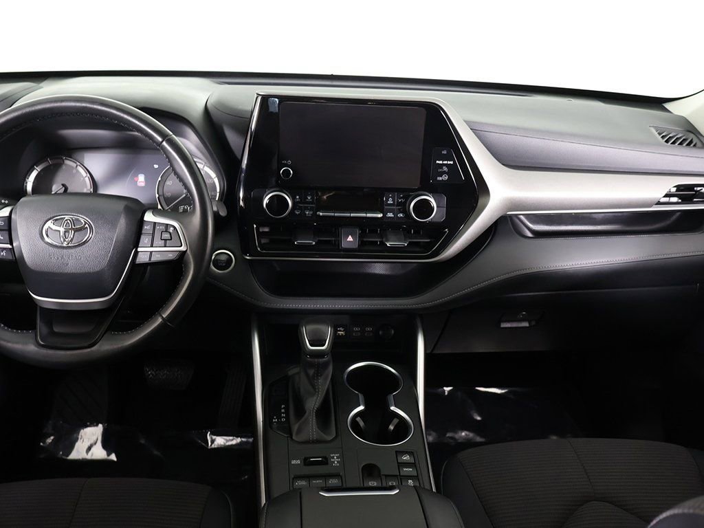 Used 2024 Toyota Highlander LE AWD/4WD image 36