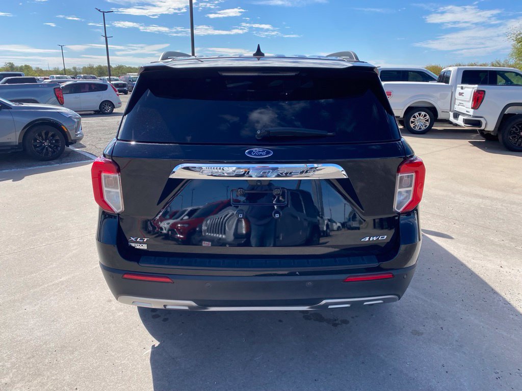 Used 2022 Ford Explorer XLT w/ Equipment Group 202A AWD/4WD image 4