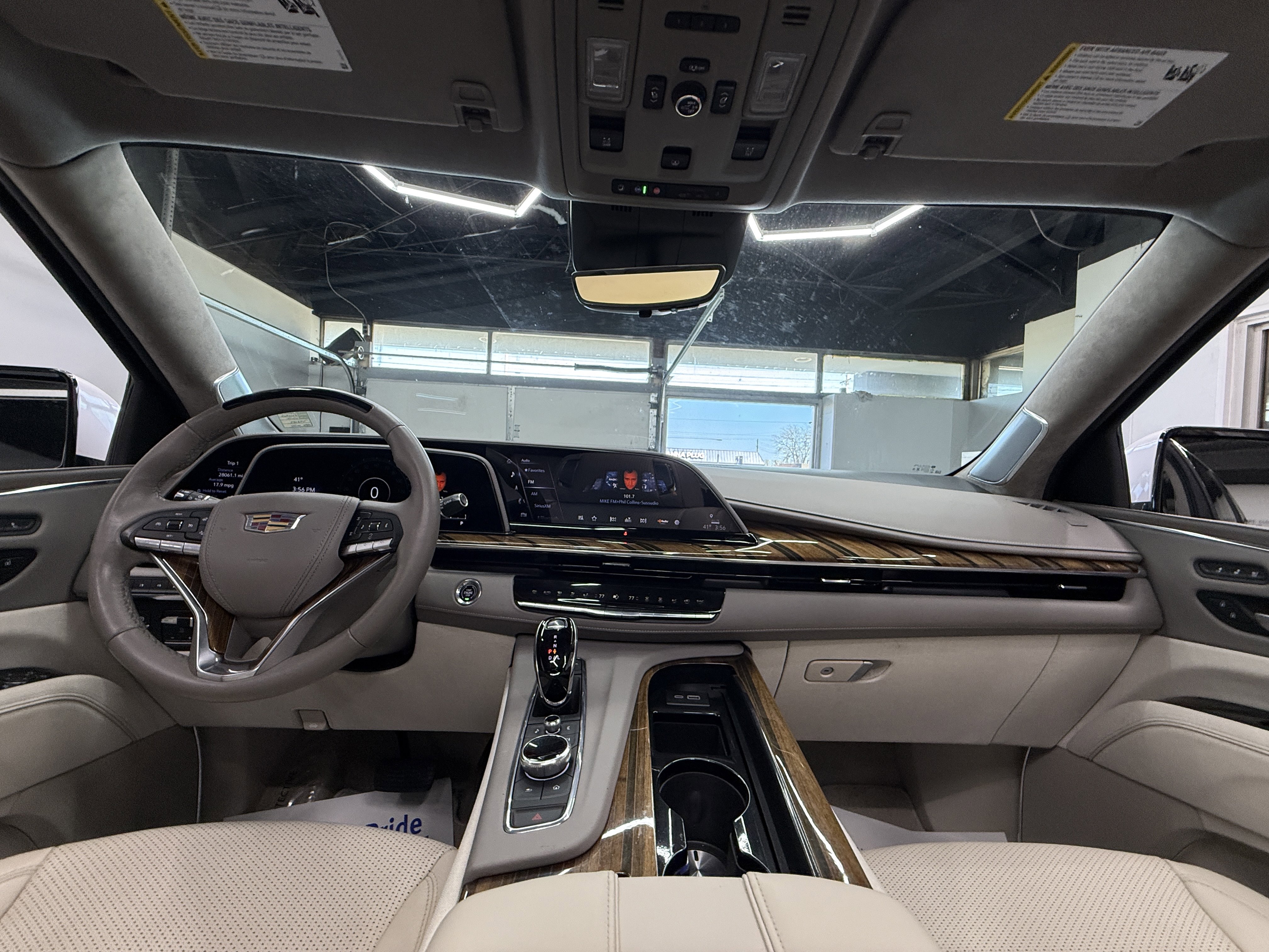 Used 2023 Cadillac Escalade Premium Luxury Platinum AWD/4WD image 18