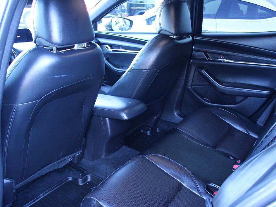 Used 2019 MAZDA MAZDA3 Hatchback w/ Premium Package image 17