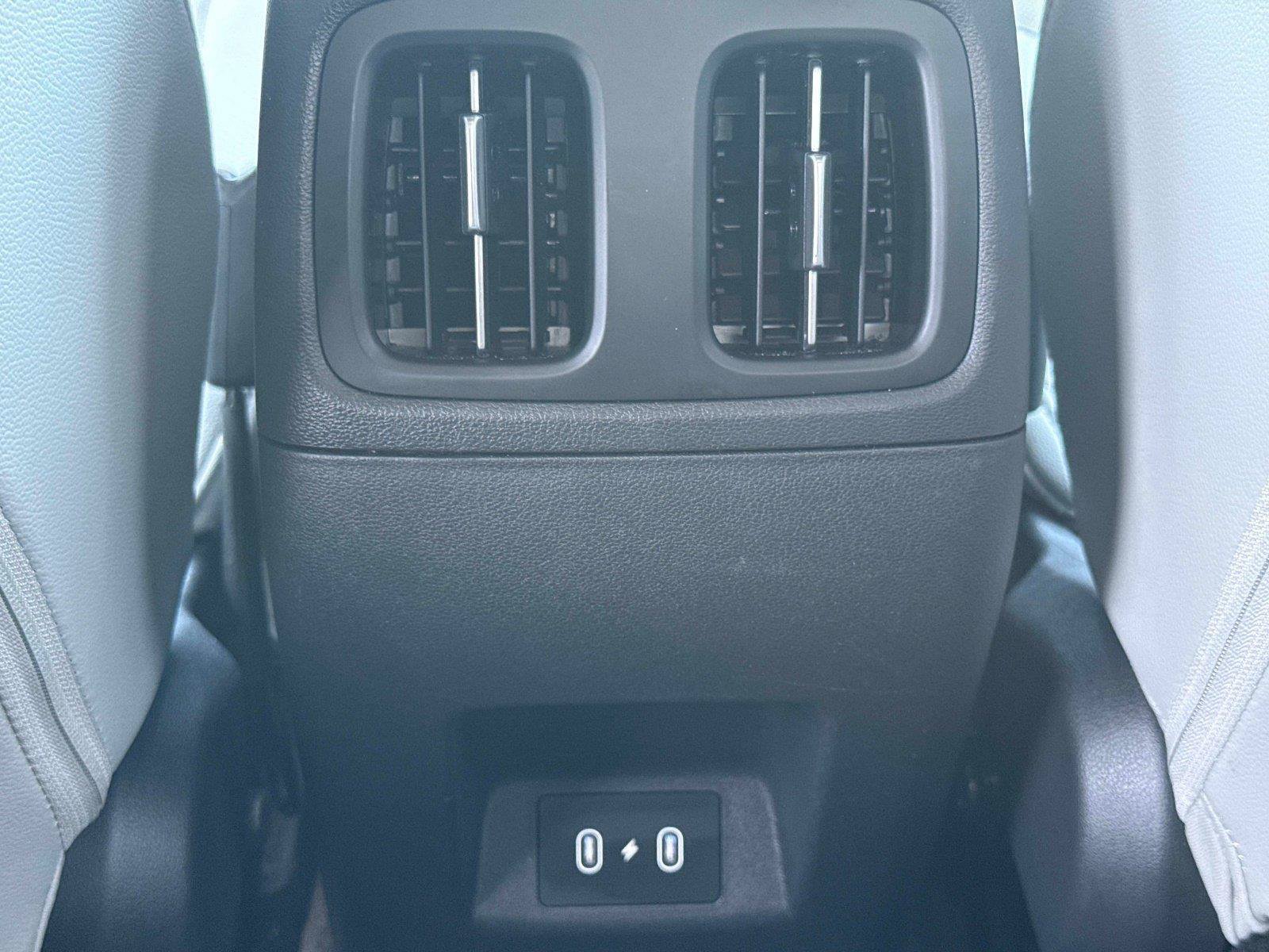 Used 2025 Hyundai Santa Cruz SEL FWD image 16