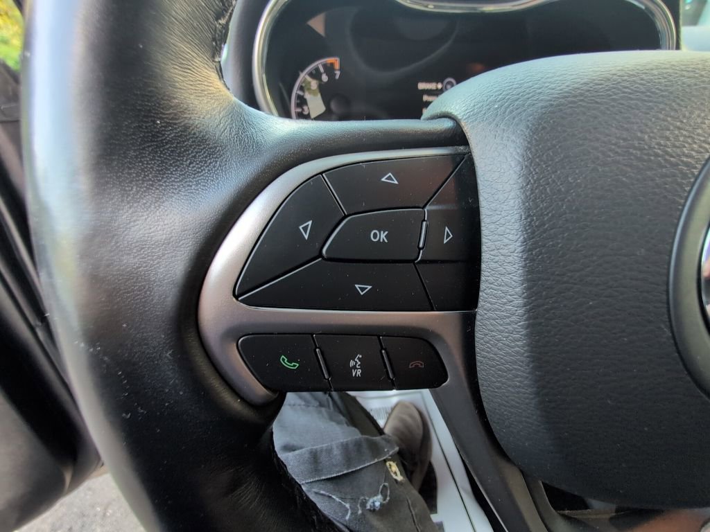 Used 2021 Jeep Grand Cherokee Laredo image 19