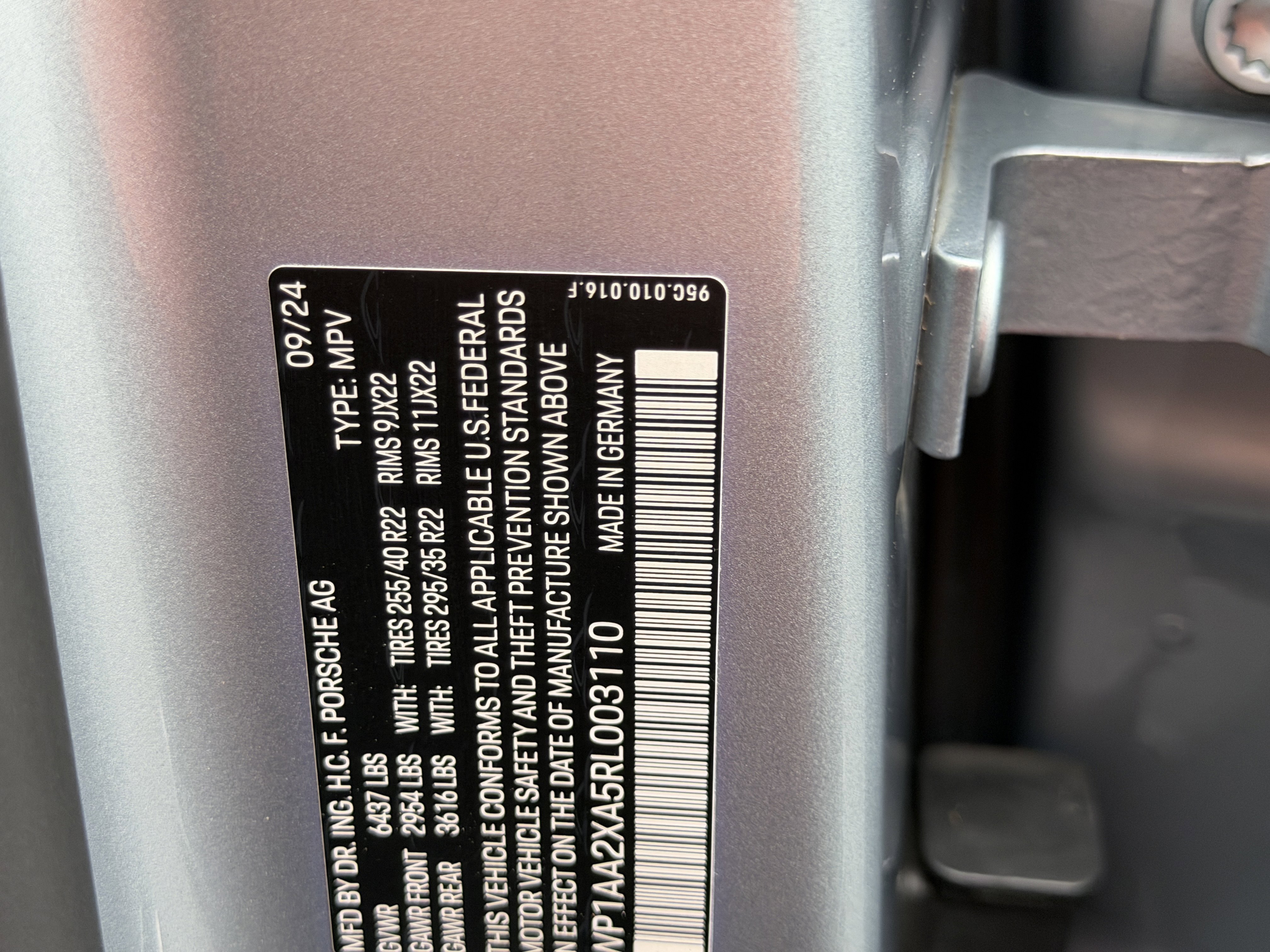 Used 2024 Porsche Macan 4 Electric image 40