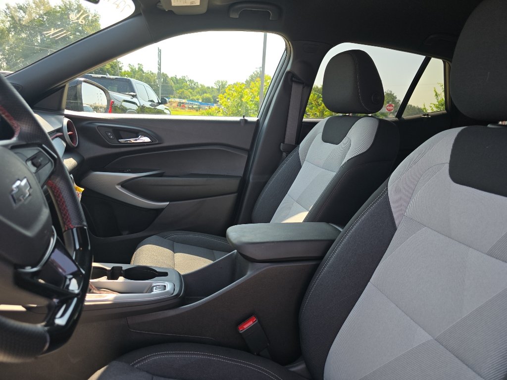 Used 2026 Chevrolet Trax RS FWD image 24