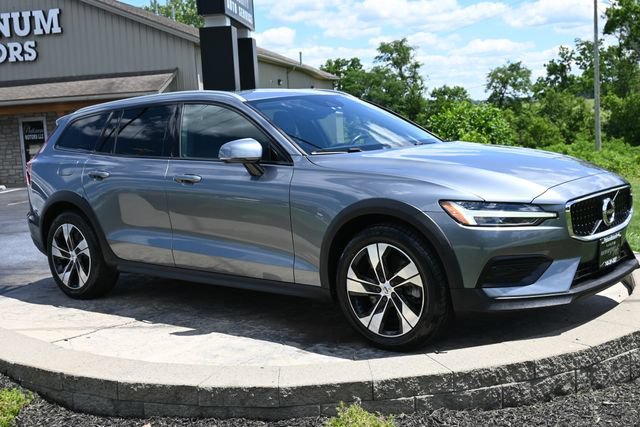 Used 2020 Volvo V60 T5 Cross Country AWD/4WD image 3