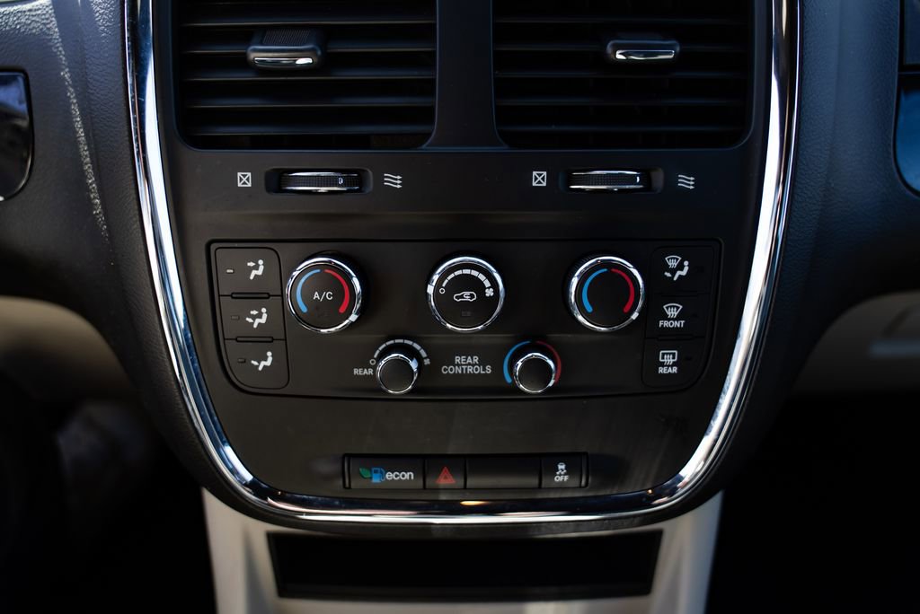 Used 2019 Dodge Grand Caravan SXT FWD image 16
