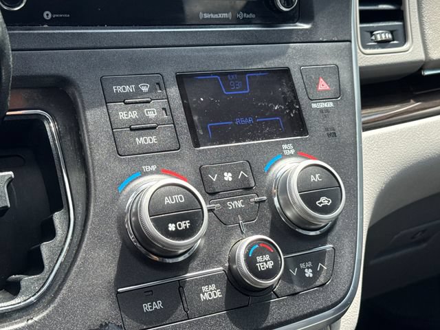 Used 2019 Toyota Sienna XLE FWD image 23
