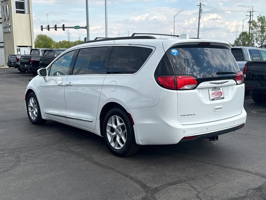 Used 2017 Chrysler Pacifica Touring-L w/ Tire & Wheel Group FWD image 9