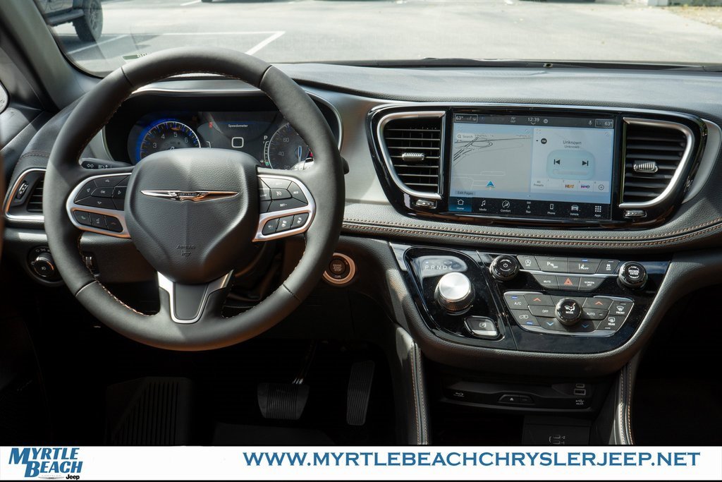 New 2026 Chrysler Pacifica Pinnacle image 15