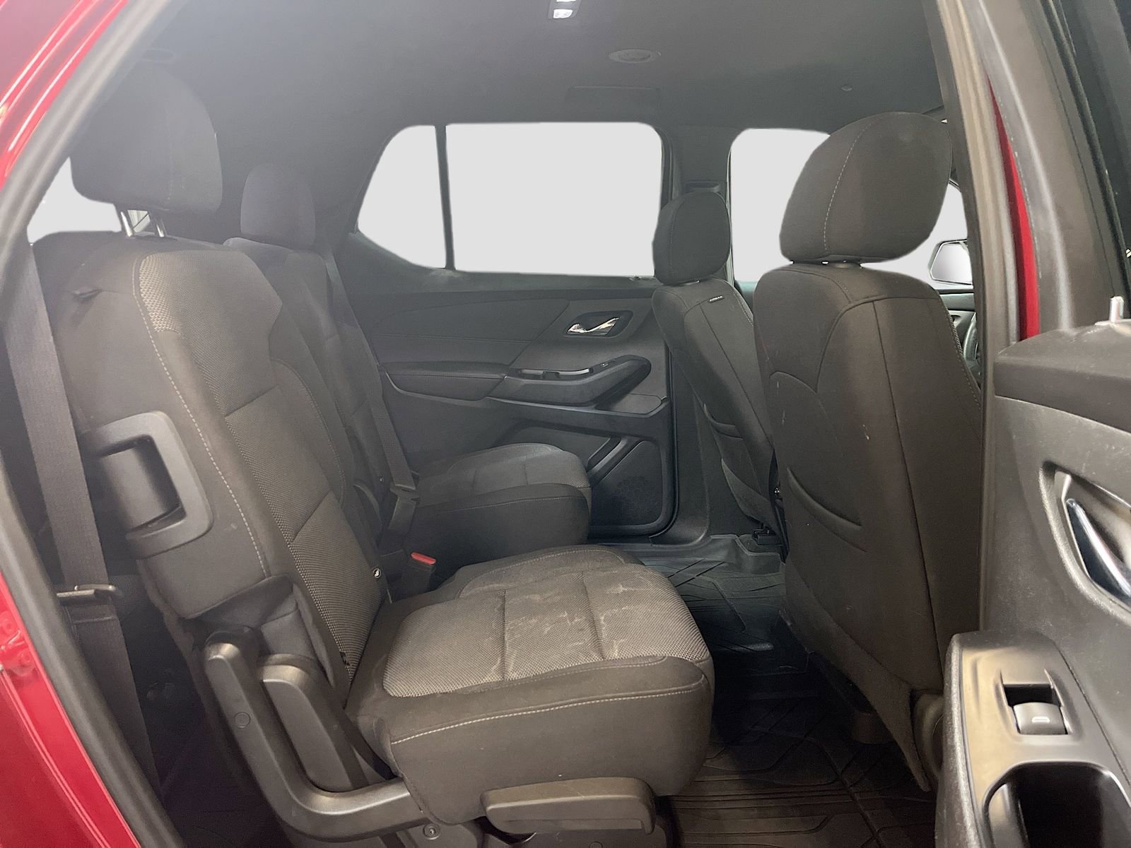 Used 2023 Chevrolet Traverse LT w/ Rear Camera Mirror Package image 27