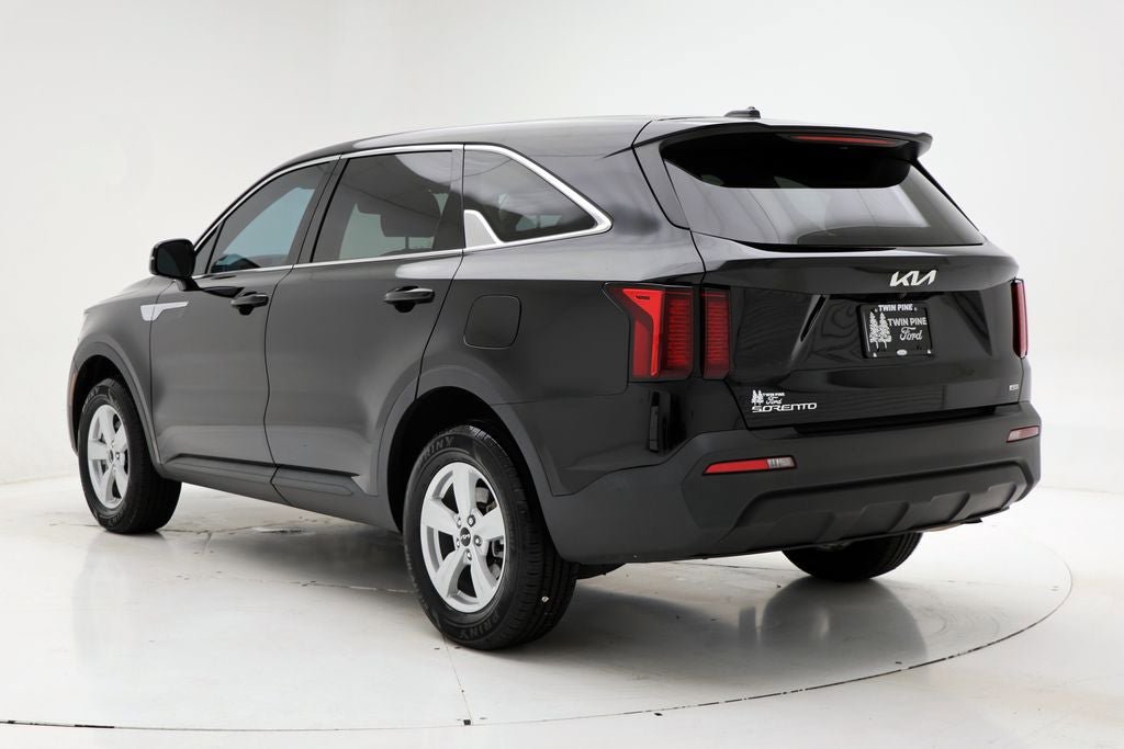 Used 2023 Kia Sorento LX AWD/4WD image 7