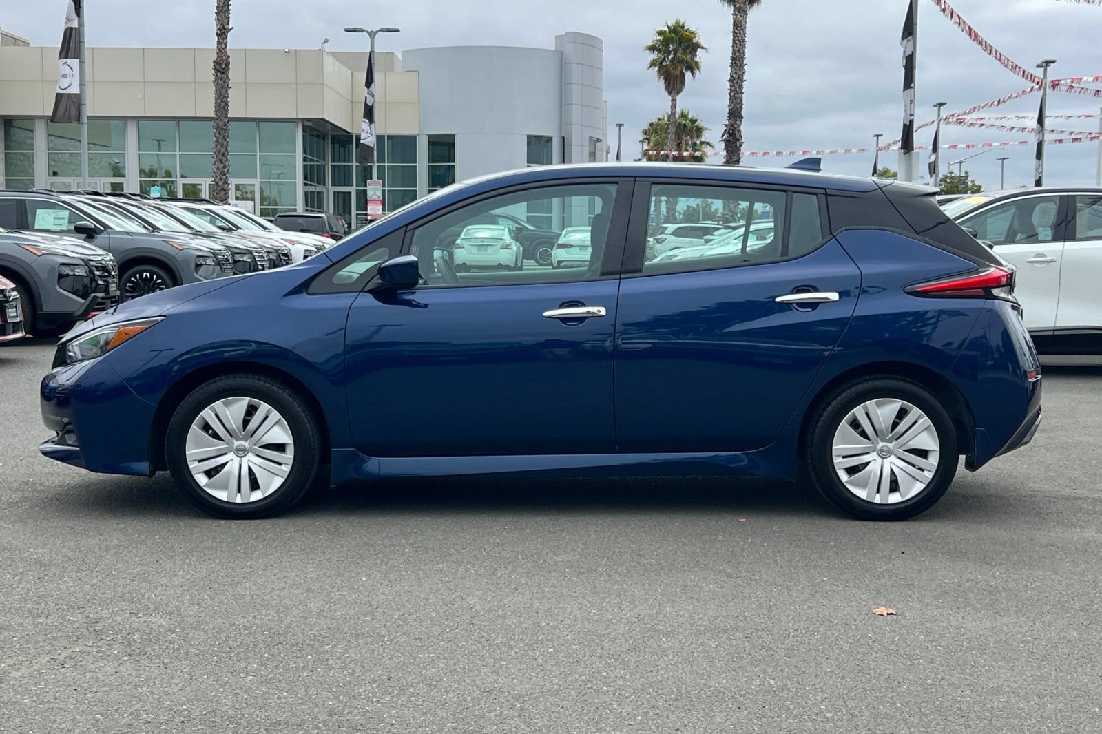 Certified 2025 Nissan Leaf S FWD image 7